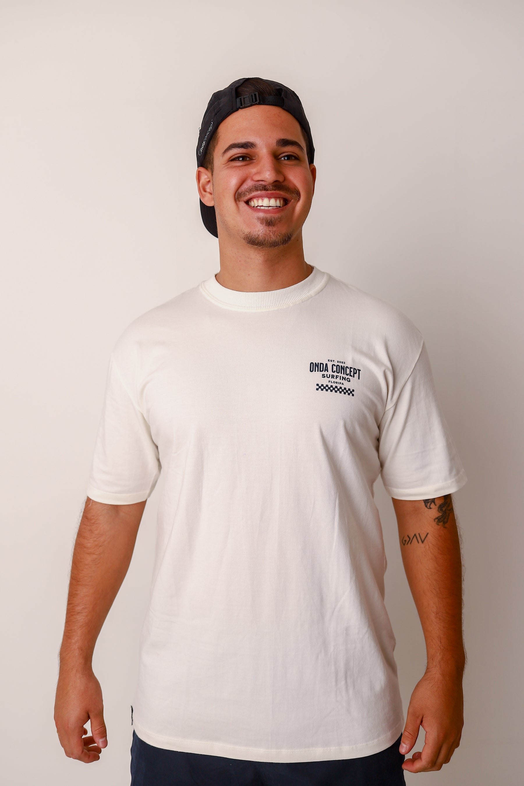 Camiseta Cottonflex Off white com Azul marinho manga curta - Life Style